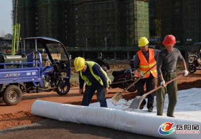 岳陽(yáng)縣長(zhǎng)豐北路拓改工程順利推進(jìn)，通訊工程協(xié)同升級(jí)助力城市發(fā)展